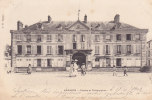 ARPAJON.  _  Postes Et Télégraphes. Grand Batiment, Petit Bureau. Sous Le Porche Bibliotheque. Enfants, Deux Femmes Iden - Arpajon