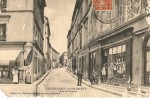 CHATEAUNEUF-sur-CHARENTE    Rue De Cognac    (mauvais état,coin Inf G Absent)animation:vélos ,passants,commerces) - Chateauneuf Sur Charente
