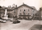 Isère 38 - La Cote Saint André , Place St André , Le Chateau Voiture Auto 2cv , Ed Marmonier , Photo René Diard - La Côte-Saint-André