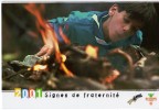 CARTE PUB       SCOUTS DE FRANCE     2001      SIGNES DE FRATERNITE            FEU DE CAMP - Scouting