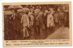 19101  -  Bruxelles  Manifestation  Des  Anciens  Combattants,portant  Des Croix  En Bois - Feesten En Evenementen