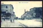 CPA  ANCIENNE- FRANCE- MEZE (34)- L'AVENUE DE MONTPELLIER- LA COLONNE- BELLE ANIMATION AUTOUR - Mèze