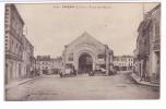 44  SAVENAY  Place Des Halles    Telephones Poste A Droite - Savenay