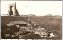 13 MARSEILLE    - Promenade De La Corniche , Le Vallon Des Auffes (Monument Aux MORTS D' ORIENT ) - Südbezirke, Mazargues, Bonneveine, Pointe Rouge, Calanque-Felsen