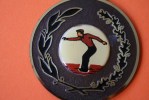 MEDAILLE SPORTIVE SPORT : LA PETANQUE > LE JEU DE BOULE  TIREUR OU POINTEUR !!DIAMETRE 7 CM > METAL + PHOTO TYPE N - Petanca