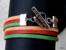 Bracelet Artisanal En Cuir Rouge Vert Crème 2 Tours Pour Un Poignet De 16 à 17cms Maximum. - Armbanden