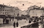 GREVE GENERALE DE VOIRON. Sortie De La Conférence Du Casino. (gendarmes Ou Garde Républiquaine à Cheval, Animation). - Streiks