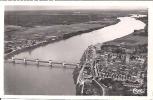 JARGEAU. VUE AERIENNE SUR LE PONT ET LA LOIRE. - Jargeau