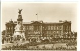 UK, United Kingdom, Victoria Memorial And Buckingham Palace, London, 1930s-1940s Unused Real Photo Postcard [P7795] - Buckingham Palace