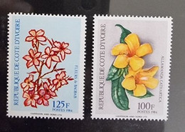 COTE D'IVOIRE Fleurs, Fleur, Yvert N°701E/F. Neuf Sans Charnière.MNH - Costa De Marfil (1960-...)