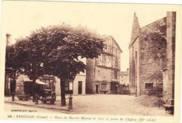 LUSIGNAN  Place Du Marché Maison De Bois Et Porte De L'église - Lusignan