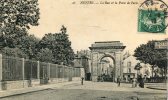 CPA 58 NEVERS LA RUE ET LA PORTE DE PARIS 1910 - Nevers