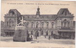 LE VAUCLUSE ILLUSTRE - BOLLENE - 3. Hôtel De Ville Et Monument Charpentier (Animation) - Bollene