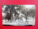 Rppc  Elmwood Il Pionees Monument Clear Photo , No Glare  On Photo  ===  ======= ===   Ref 342 - Sonstige & Ohne Zuordnung