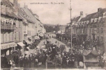 LAGUIOLE (AVEYRON)   UN JOUR DE FETE (BELLE ANIMATION)  DEVANT LE CAFE DIVAN - Laguiole