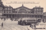 75 - PARIS - La Gare De L'Est Et La Station Du Métro - Autobus - Transport Urbain En Surface