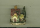 Petite  Maison  Provençale  5 X 4 Cm  TBE - Other & Unclassified