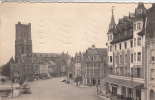 62 - Béthune - La Grand'place - Le Beffroi Et L'église St Vaast - Editeur: Globe N° 11 - Bethune