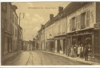 Carte Postale Ancienne Houdan - Rue De L'Enclos - Epicerie, Bureau De Tabac - Houdan