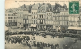 02 SAINT QUENTIN LES PRUSSIENS SUR LA GRAND'PLACE EN 1871 - Saint Quentin