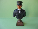 Figurine En Résine : Officier Allemand 2ème Guerre Mondiale Peinte à L´huile & - Militares