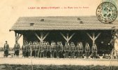 CPA 54 CAMP DE BOIS L EVEQUE LE POSTE SOUS LES ARMES 1905 - Andere & Zonder Classificatie