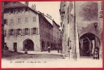 Vieux Centre D' Annecy - La Rue De L´Ile - LL  N° 87 /  Légèrement Animée - Annecy-le-Vieux