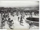 P 490 - T D F 1952 - 14 ém étape Aix En Provence - Avignon - Le Peloton Dans Un Virage Du Ventoux . - Radsport