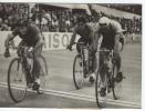 P 513 -T D F - 1953 -15ém étape Nimes - Marseille - Quentin Gagne Le Sprint Devant Voorting Et Forestir - - Cycling