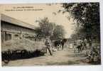 Cpa VILLERS BRETONNEUX Ferme De La Couture Cour Aux Poussins - Villers Bretonneux