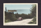 PERCÉ - QUÉBEC - GASPÉ - LE ROCHER PERCÉ -  BELLE VOITURE ANCIENNE - Gaspé