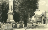 Monuments Aux Morts Et L'Avenue - Neuvy-le-Roi