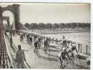 P 599 - TDF -1952 - 15ém étape Avignon - Perpignan - Passage Du Peloton Sur Le Pont D'Avignon- - Cycling