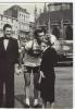 P 601 - TDF - 1955 - 3ém étape Bobet Qui Vient De Gagner Embrasse La Mariée Devant La Mairie De Namur - - Cycling