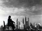 Robert DOISNEAU Maurice Baquet Interprete Boccherini Devant Manhattan New York 1957, Nouvelles Images 1987, PH 340 - Doisneau