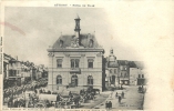 08 ATTIGNY HOTEL DE VILLE TROUPES PARTANT AUX MANOEUVRES DE BETHENY EN 1901 - Attigny