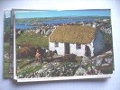 Ierland Ireland Galway Thatched Cottage And People - Galway