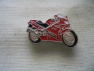 Pin´s  Moto VFR De Couleur Rouge - Motorbikes