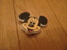 DISNEY BROCHE MICKEY MONOGRAM PRODUCTS MADE IN USA - Souvenirs