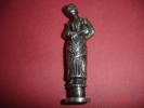 Sceau En Argent Massif ,croix Ancrée Sur Fond D'azur ,sous Statuette Grecque H:7,5cms Poids:23,3 Grs Dim Sceau:1,5 Cms - Argenterie