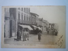 VIC-FEZENSAC  (Gers)  : Rue De La  REPUBLIQUE  -  Belle Animation   1903 - Vic-Fezensac