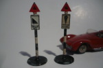 Dinky-toys :  Lot De 2 Panneaux - Dinky