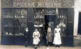 CARTE PHOTO  EPICERIE ET MERCERIE  BRETON HENAULT VINS TABAC A LOCALISE SITUE IDENTIFIE - Lorraine