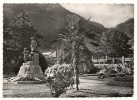 Laruns (58) : Le Groupe Scolaire Vue Du Monument Aux Morts En1950 PHOTO VERITABLE. - Laruns