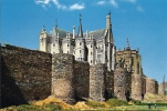 Astorga (León) - Palacio De Gaudi Y Murallas Medievales - León