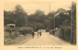 Seine Maritime - Ref A 18- Le Petit Quevilly - Le Parc Des Chartreux    -carte Bon Etat - - Le Petit-quevilly