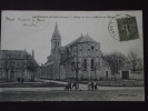 NEUVILLE-en-POITOU (Vienne) - Champ De Foire Et Abside De L´Eglise - Animée - Voyagée Le 2 Avril 1918 - Neuville En Poitou