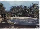 Cabrieres D'Avignon - Piste De Danse Au Parc Des Cedres - Cabrieres D'Aigues