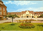 VIMOUTIERS - Le Square Et La Statue De Marie Harel - Vimoutiers