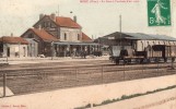 60 MERU - La Gare à L'arrivée D'un Train - Meru